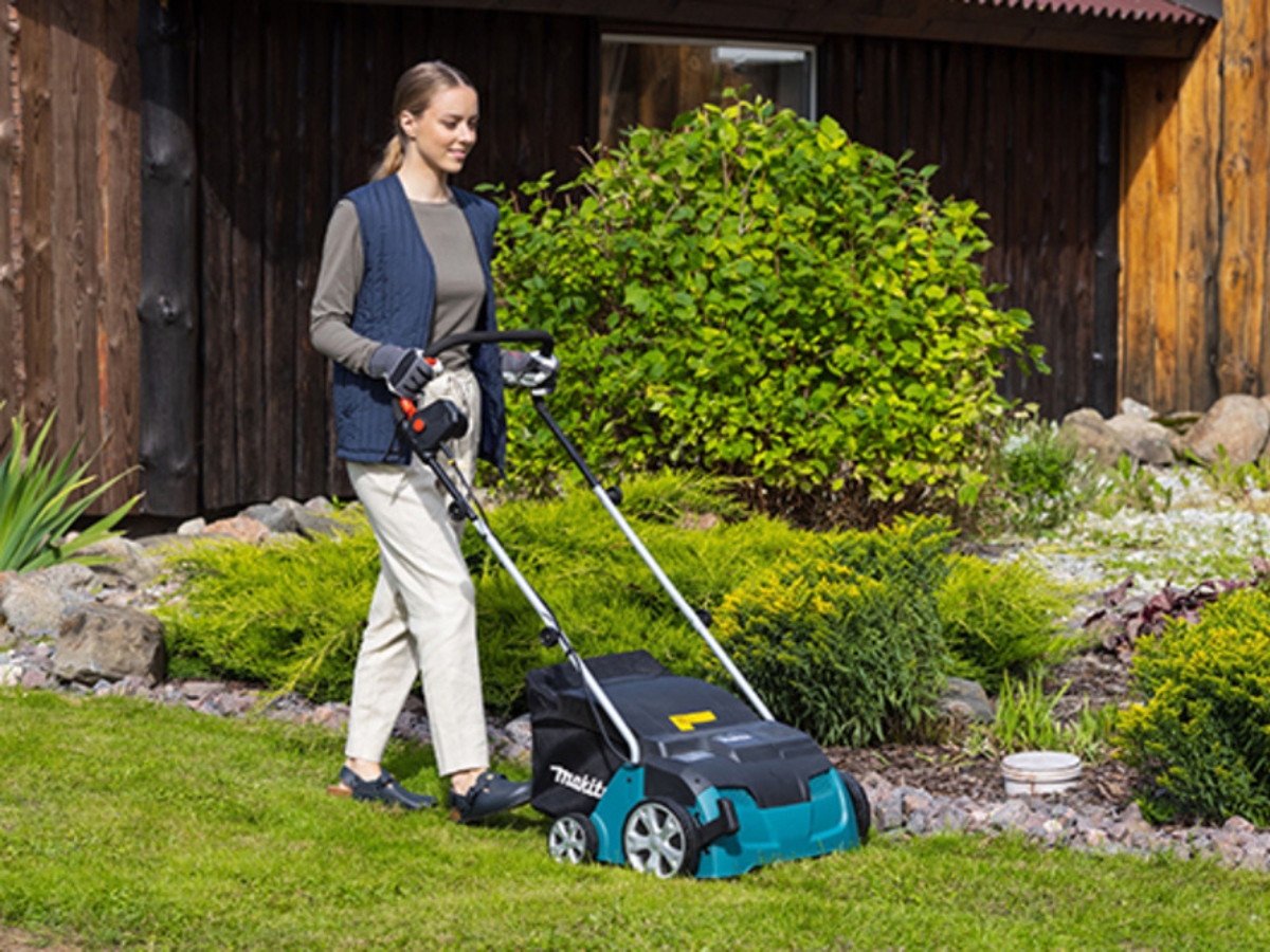 Aerator czy wertykulator? Majster podpowiada, jak nie zabić trawnika na wiosnę.